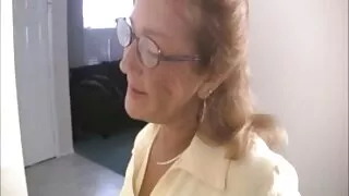 გოგონა ადგა ელეგანტურად თვალწინ negro doggy style