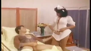 შავი-haired გოგონა წარმატებით sucked დროს კაცის ყლე