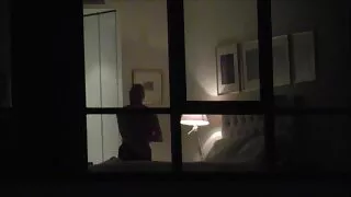 ქერა ვარდისფერი თითების მისი სატენდერო pussy