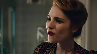 Cutie აჩვენა pussy ახლოს ყველა კუთხეს