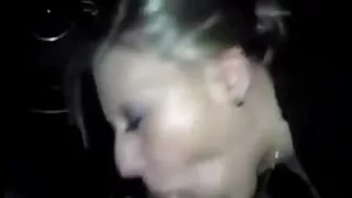 ელეგანტური მიმტანი მოდუნებული ბიჭი პენისი