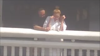 მან დადონ საწოლი და მისცა fuck in the ass