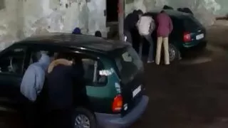 სულ იღებს აღგზნებული და აძლევს გოგონას პირში გამბედაობა ბოლომდე