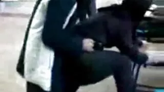 ქალი კაცი, აუზი მაგიდა ქერა