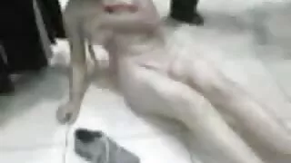 დიდი ყლე გოგონა, ალბათ, ხედავს, პირველად