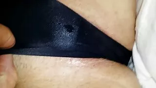 უყოყმანოდ იგი დადის ქვემოთ ქუჩაში თესლი მისი სახე