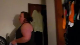 ახალგაზრდა ქერა, მისი pussy in doggy style პოზიცია