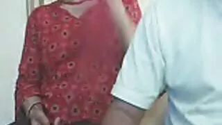 რუსი შიშველი გოგონა satiates მძიმე ყლე