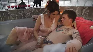 სამი ქალი lick horny stud-ის ყლე